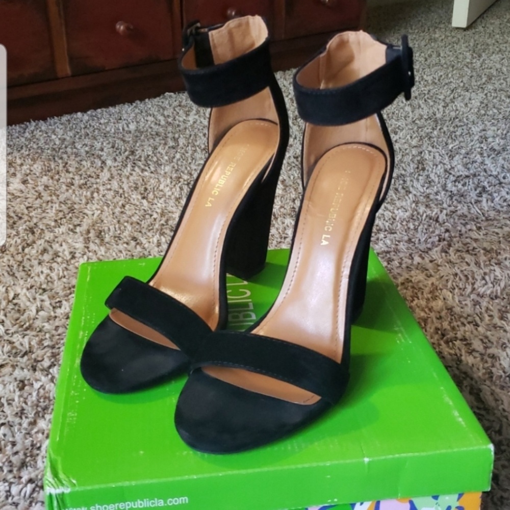 Black strappy sandal